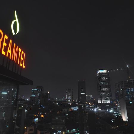 Dreamtel Jakarta Hotel Екстериор снимка