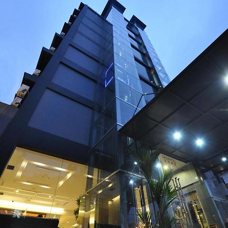 Dreamtel Jakarta Hotel Екстериор снимка