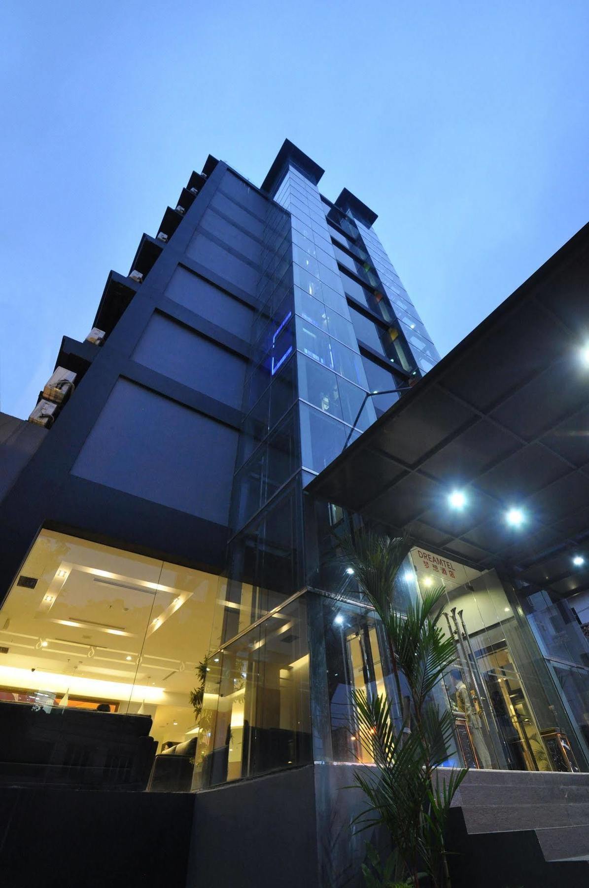 Dreamtel Jakarta Hotel Екстериор снимка